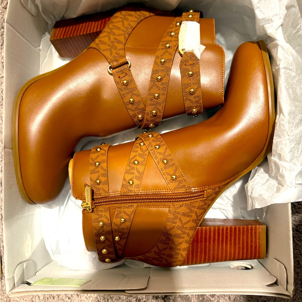 Studded Kincade Stunning Michael Kors Leather Boots – Ultimate Style Upgrade!